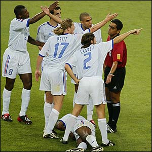 wa Malkom 3la L'arbitre....Ghir Wa7ed Fikom Ihdar